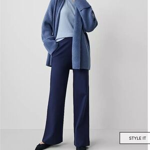 Ann Taylor - Weekend Collection Ponte Straight Leg Pant M